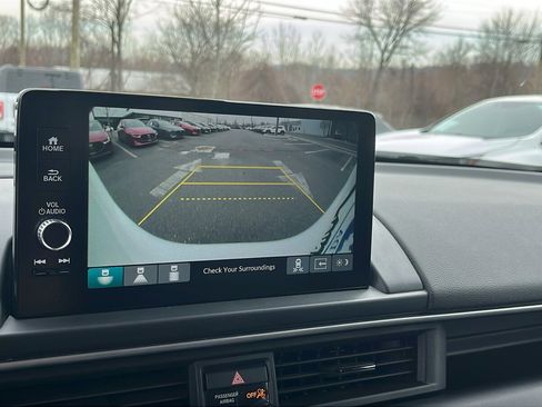 Used 2024 Honda Pilot Touring image 16