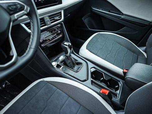 New 2026 Volkswagen Taos SE image 32
