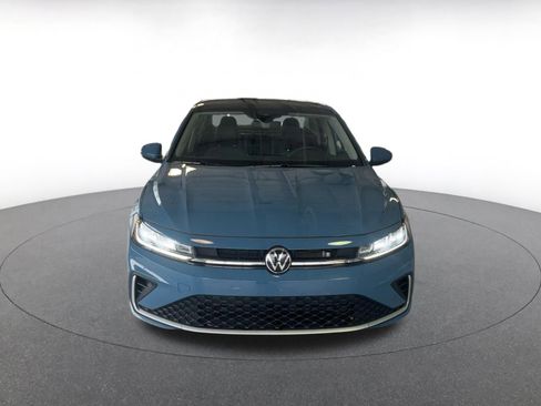 Used 2025 Volkswagen Jetta SE image 3