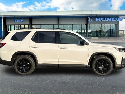 New 2026 Honda Pilot Black Edition image 4