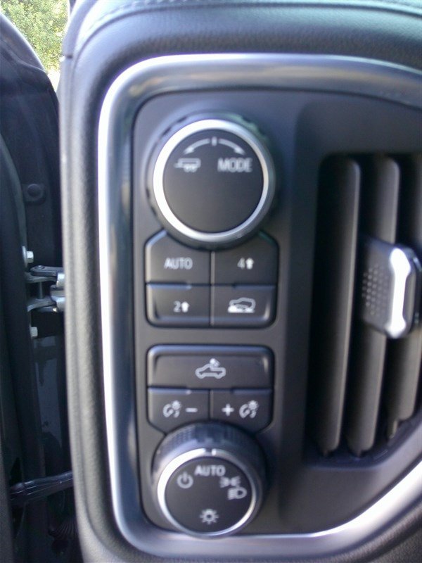 Used 2020 Chevrolet Silverado 1500 LT w/ All-Star Edition AWD/4WD image 11