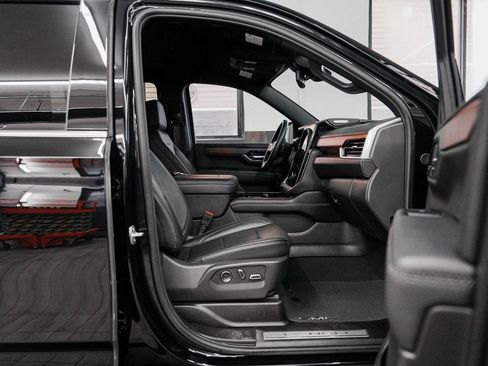 Used 2025 GMC Yukon XL Denali image 37