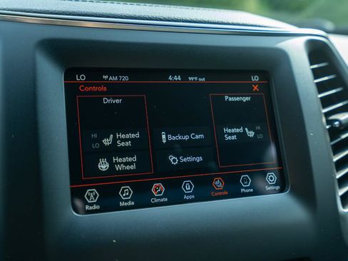 Used 2019 Jeep Cherokee Latitude Plus w/ Comfort/Convenience Group AWD/4WD image 29