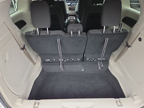 Certified 2022 Chrysler Voyager LX FWD image 33