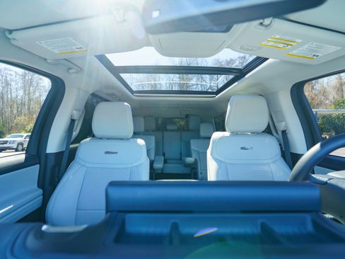 Used 2026 Ford Expedition Platinum image 8