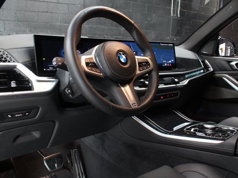 Used 2025 BMW X5 sDrive40i w/ M Sport Package RWD image 28