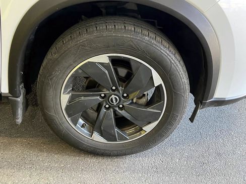 Used 2024 Nissan Rogue SV AWD/4WD image 7