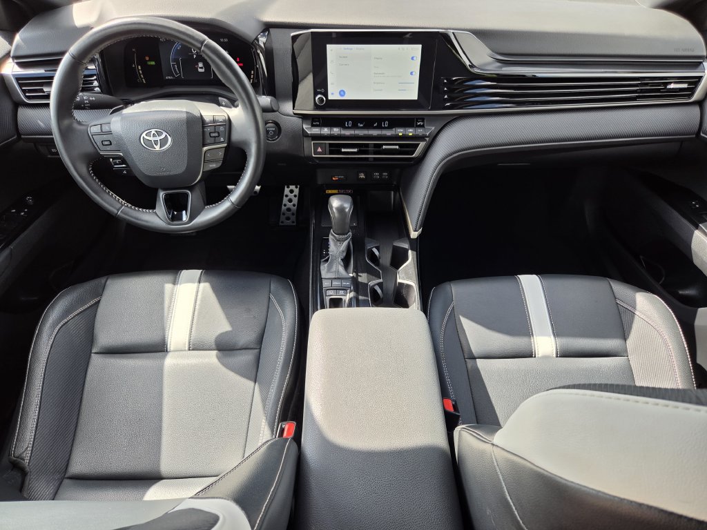 Used 2025 Toyota Camry SE w/ Convenience Package FWD image 13