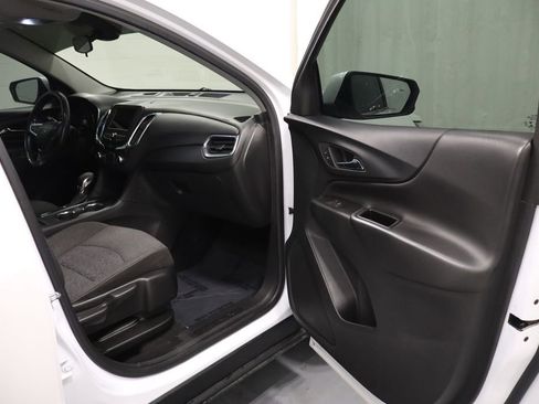 Used 2022 Chevrolet Equinox LT AWD/4WD image 16