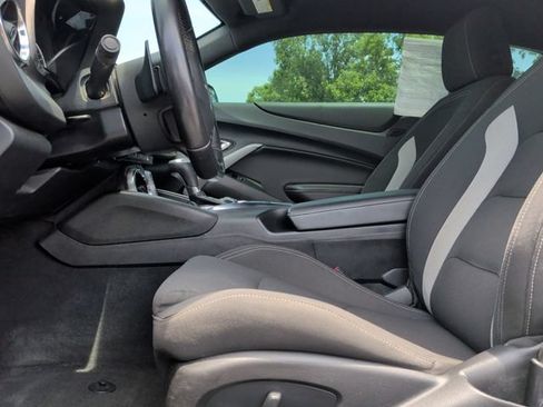 Used 2022 Chevrolet Camaro LT RWD image 13