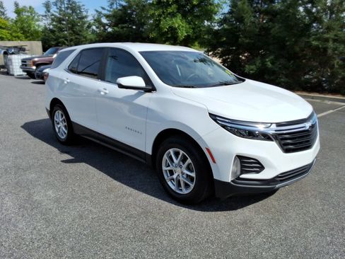 Used 2024 Chevrolet Equinox LT FWD image 3