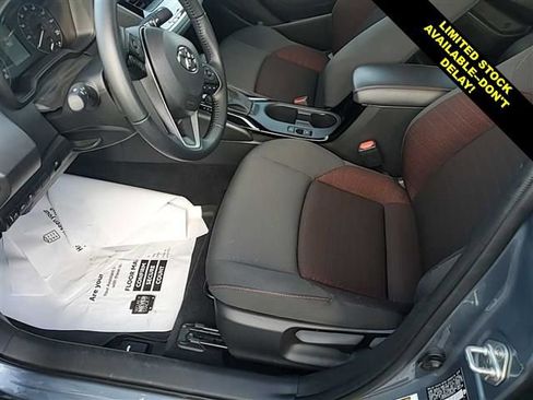 Used 2025 Toyota Corolla SE FWD image 4
