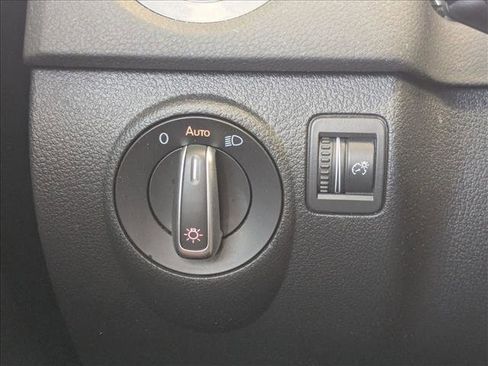Used 2017 Volkswagen Tiguan S FWD image 11