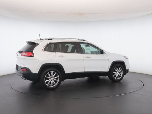 Used 2018 Jeep Cherokee Limited image 29