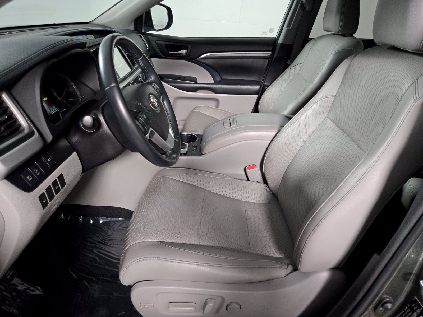 Used 2018 Toyota Highlander Limited AWD/4WD image 11