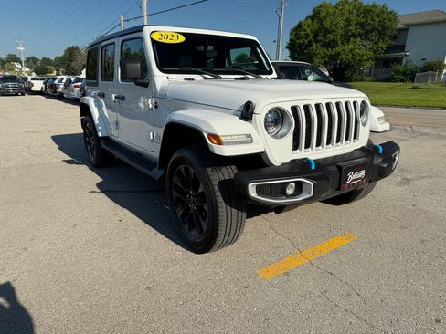 Used 2023 Jeep Wrangler Unlimited Sahara AWD/4WD image 3