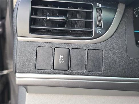 Used 2014 Toyota Camry L image 14