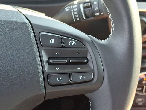 Certified 2025 Hyundai Venue SEL FWD image 22