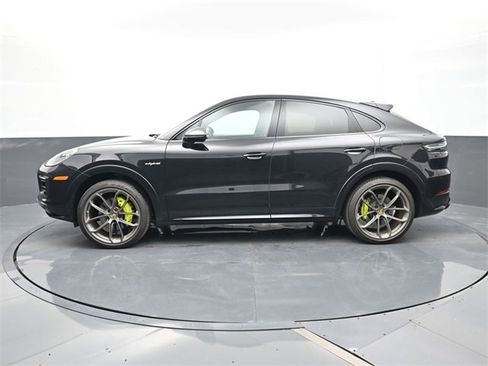 Used 2022 Porsche Cayenne E-Hybrid Coupe image 2