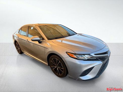 Certified 2018 Toyota Camry SE FWD image 5