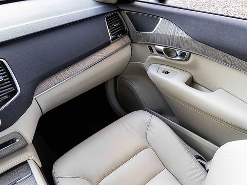 Used 2024 Volvo XC90 B5 Plus image 17