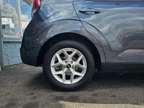 Used 2023 Kia Soul LX w/ Option Group 015 FWD image 6