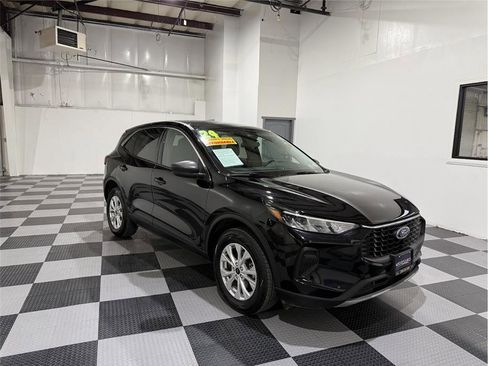 Used 2024 Ford Escape Active image 2