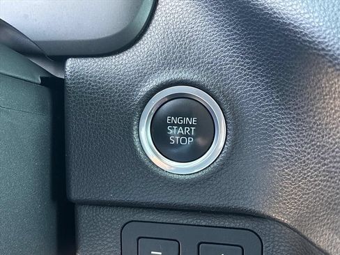 Used 2022 Toyota Tundra SR5 w/ SR5 Premium Package AWD/4WD image 17