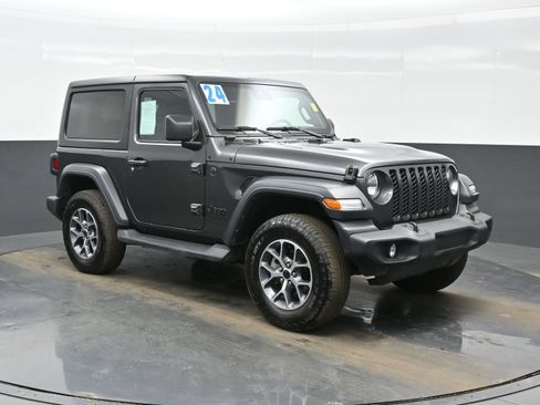 Used 2024 Jeep Wrangler Sport S image 8