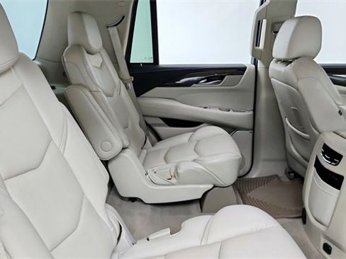 Used 2020 Cadillac Escalade Luxury image 22