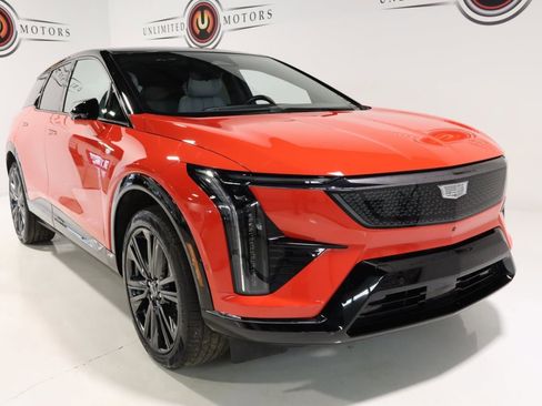 Used 2025 Cadillac Optiq Sport 2 w/ LPO, Floor Liner Package image 83