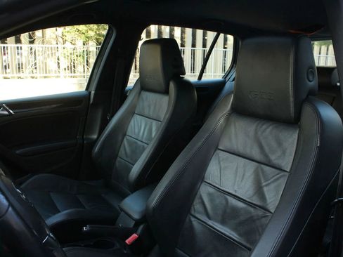 Used 2010 Volkswagen GTI 4-Door image 16