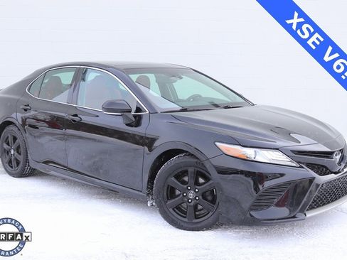 Used 2018 Toyota Camry XSE image 1