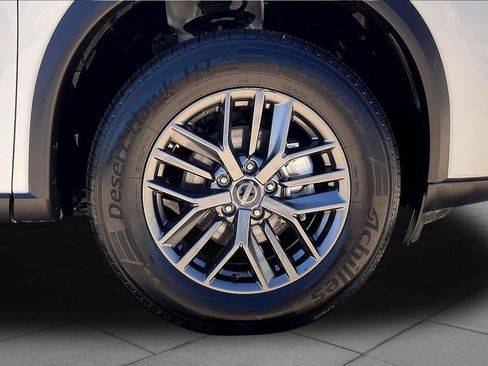 Used 2024 Nissan Rogue S image 11