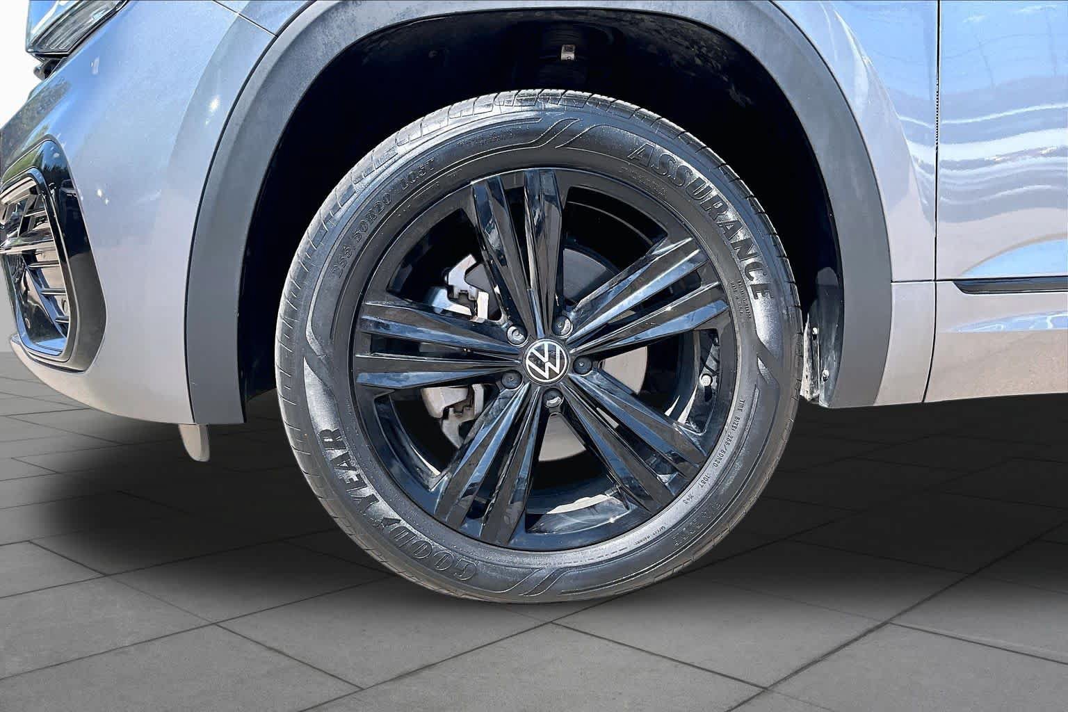 Used 2023 Volkswagen Atlas SEL R-Line AWD/4WD image 11