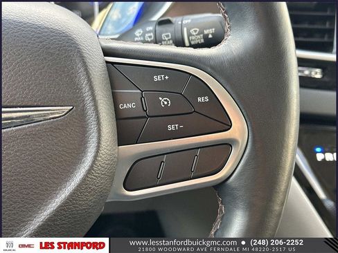 Used 2018 Chrysler Pacifica Touring-L image 25