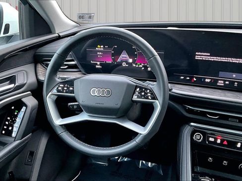 Used 2025 Audi Q5 Premium w/ Convenience Package image 8