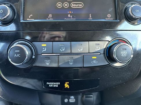 Used 2019 Nissan Rogue S image 18