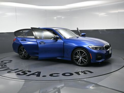 Used 2019 BMW 330i xDrive Sedan w/ M Sport Package AWD/4WD image 25