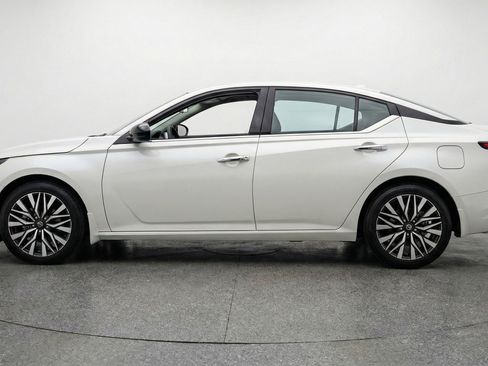 Used 2025 Nissan Altima 2.5 SV image 5
