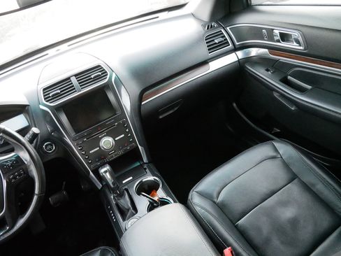 Used 2016 Ford Explorer Limited image 11