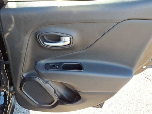 Used 2023 Jeep Renegade Latitude AWD/4WD image 17
