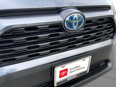 Used 2021 Toyota RAV4 XLE Premium AWD/4WD image 29