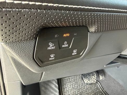 Used 2024 Volkswagen Atlas Cross Sport SE FWD image 15