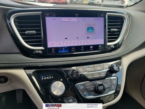 Used 2023 Chrysler Pacifica Touring-L FWD image 24