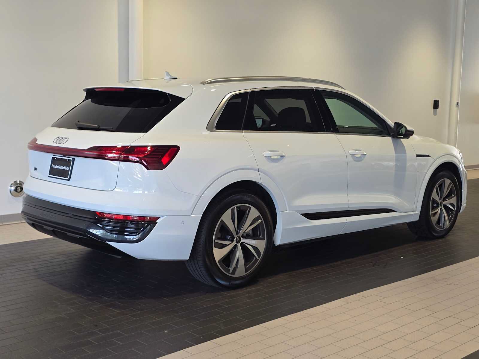 Used 2024 Audi Q8 e-tron Premium Plus w/ Premium Plus Package AWD/4WD image 7