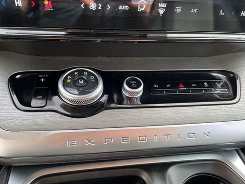 Certified 2025 Ford Expedition Max Platinum image 34