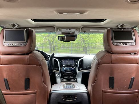 Used 2016 Cadillac Escalade ESV Luxury AWD/4WD image 23