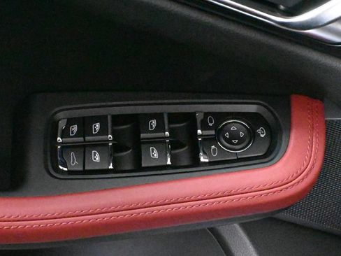 Used 2026 Porsche Macan GTS AWD/4WD image 32