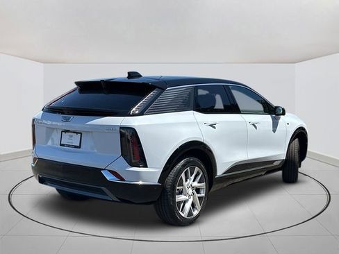 New 2026 Cadillac Optiq Luxury 1 image 11